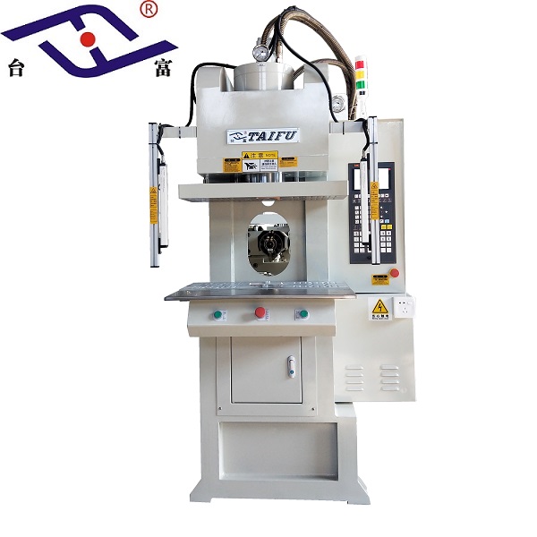 臺富機(jī)械C型注塑機(jī)立鎖臥射機(jī)器